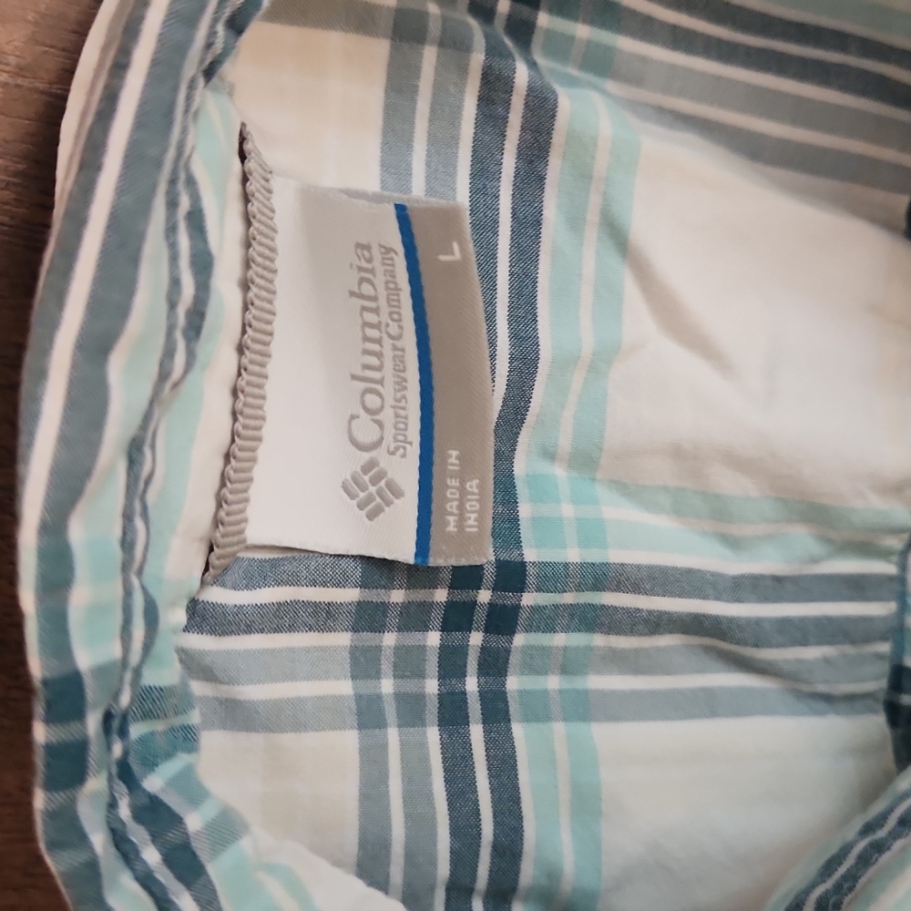 Large Columbia Button-up - Picture 3 of 4